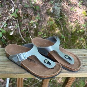 Birkenstock Gizeh Sandals size 33 Medium/narrow